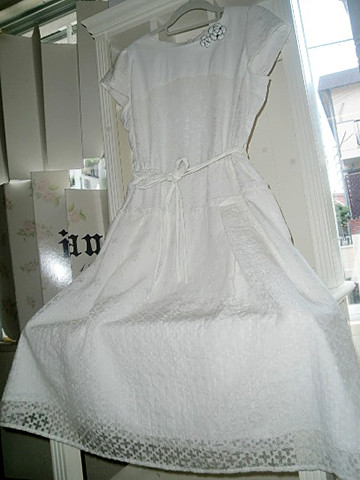 オパール花降るホワイトドレス