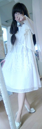 オパール花降るホワイトドレス